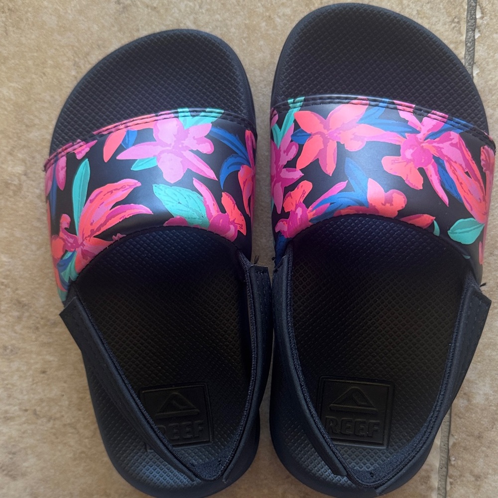 Reef Kids Floral Slide Sandals - Black and Pink